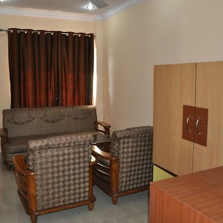 Hotel Simla Сіліґурі Екстер'єр фото