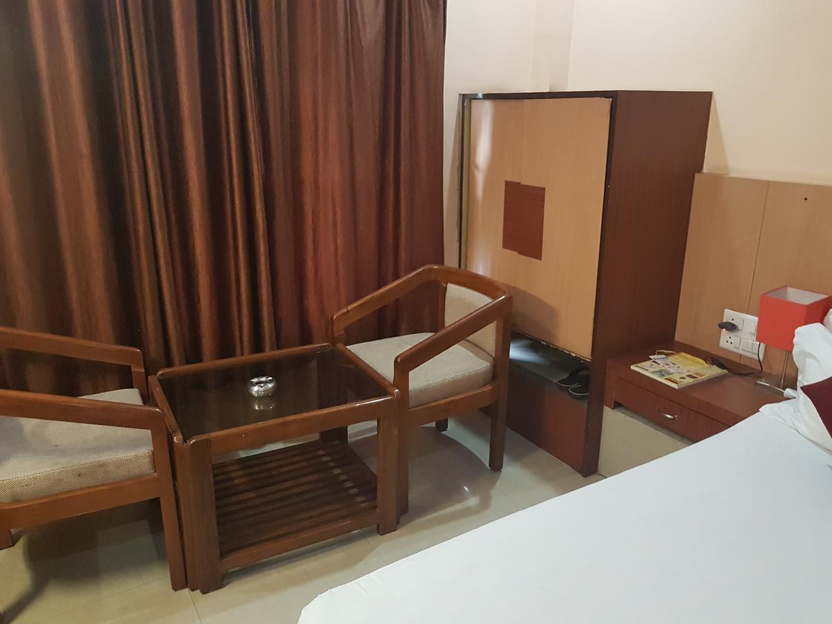 Hotel Simla Сіліґурі Екстер'єр фото