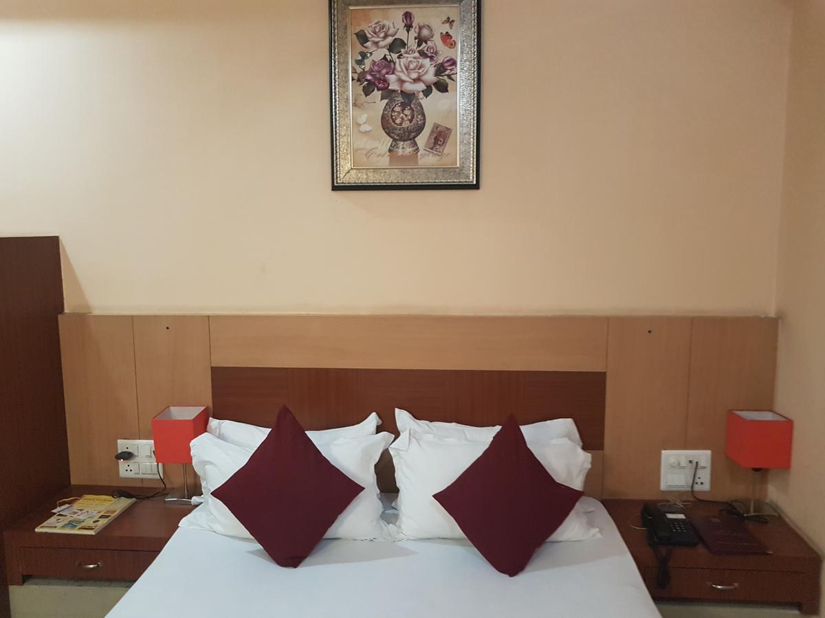 Hotel Simla Сіліґурі Екстер'єр фото