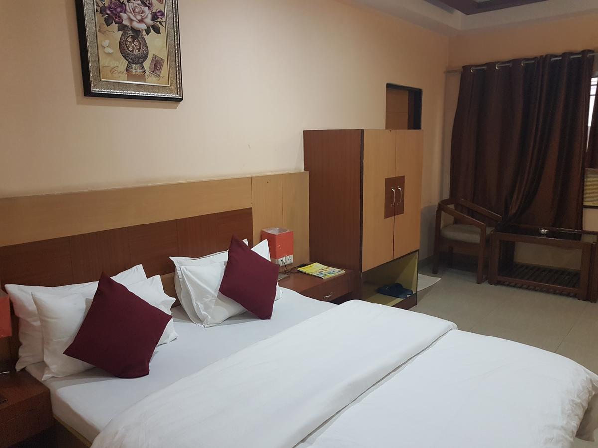 Hotel Simla Сіліґурі Екстер'єр фото