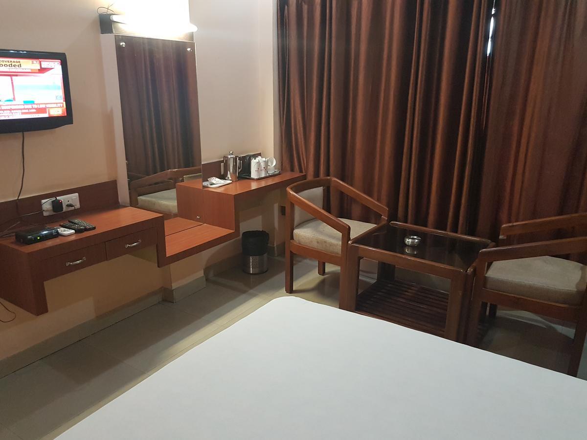 Hotel Simla Сіліґурі Екстер'єр фото
