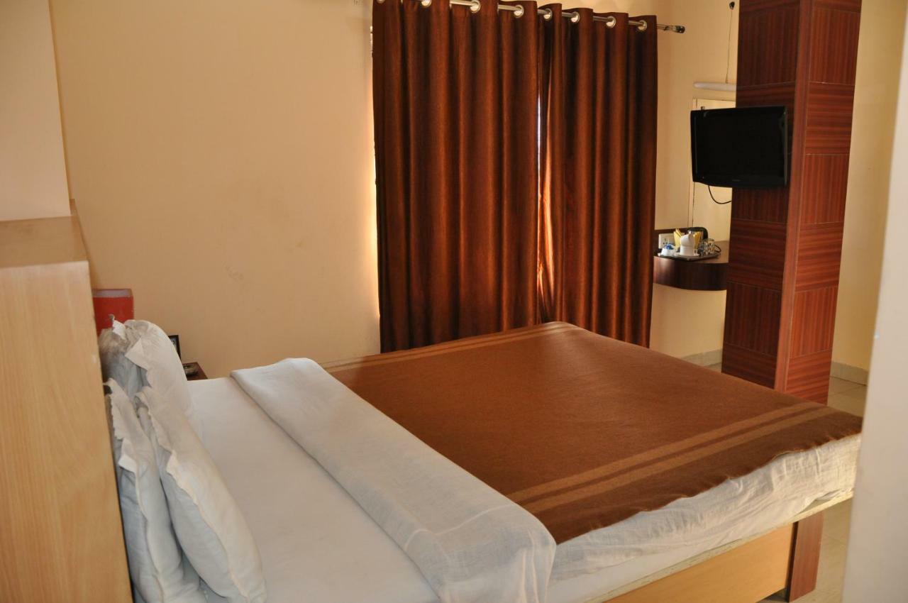Hotel Simla Сіліґурі Екстер'єр фото